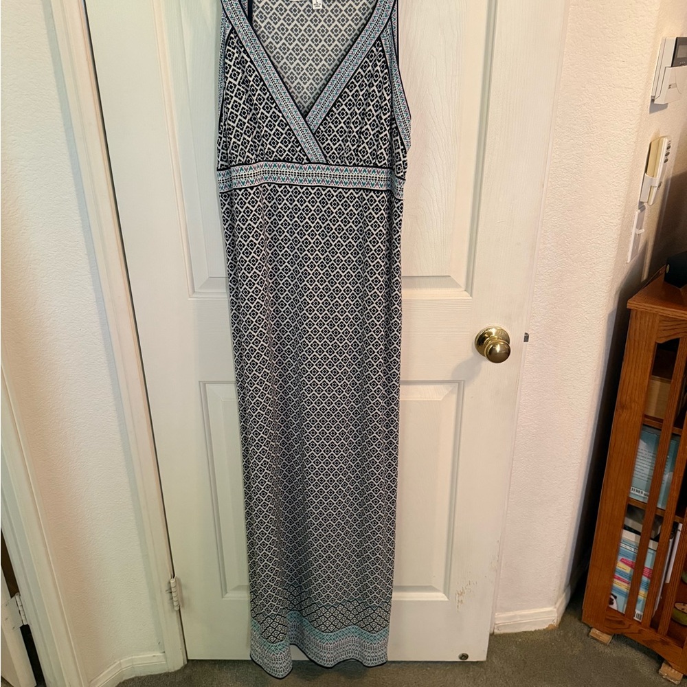 Studio M Black and White V-neck Sleeveless Maxi Dress